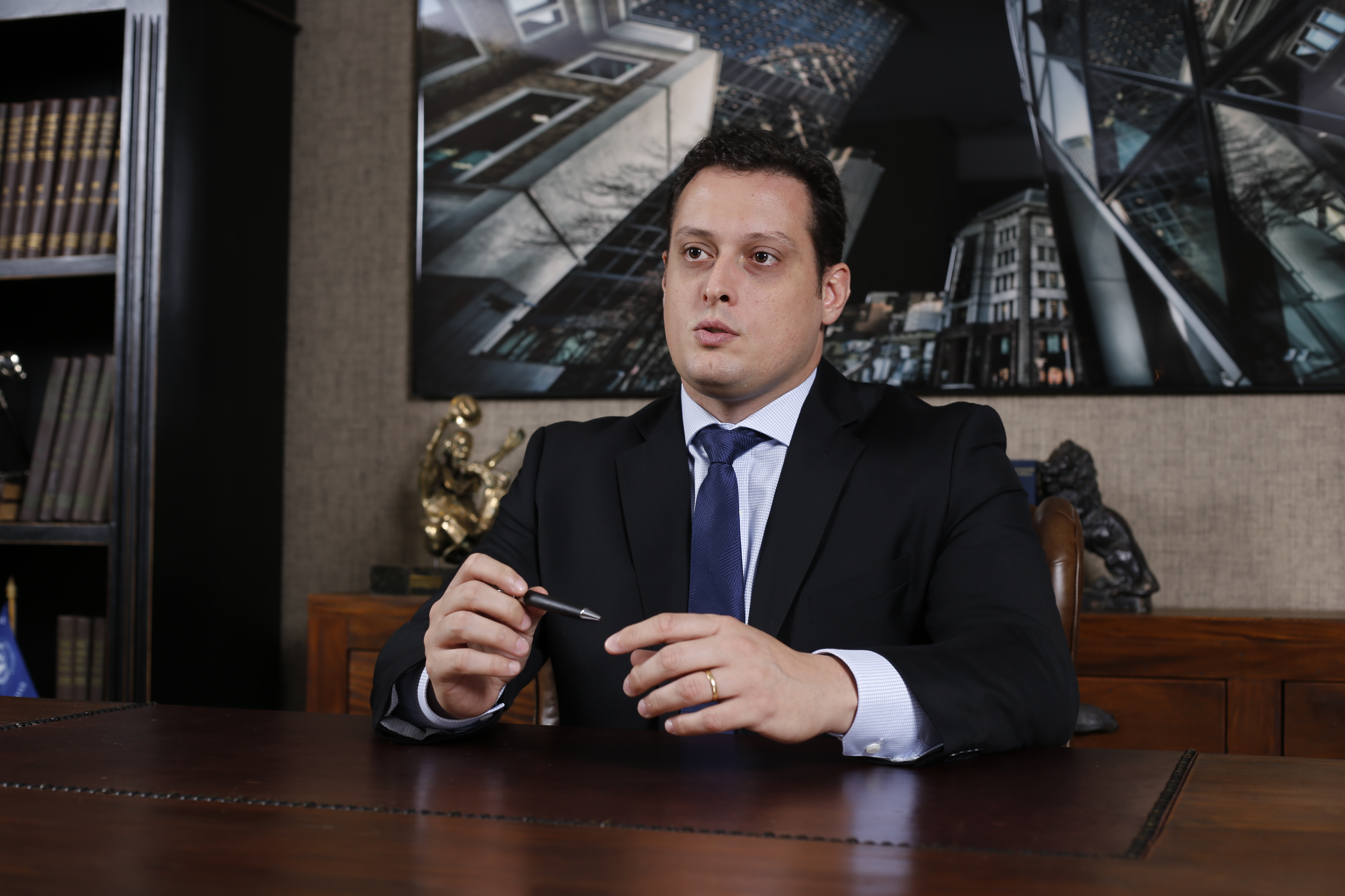 Tributarista João Lanzoni na Marins Consultoria (Foto: Rafael Cautella)